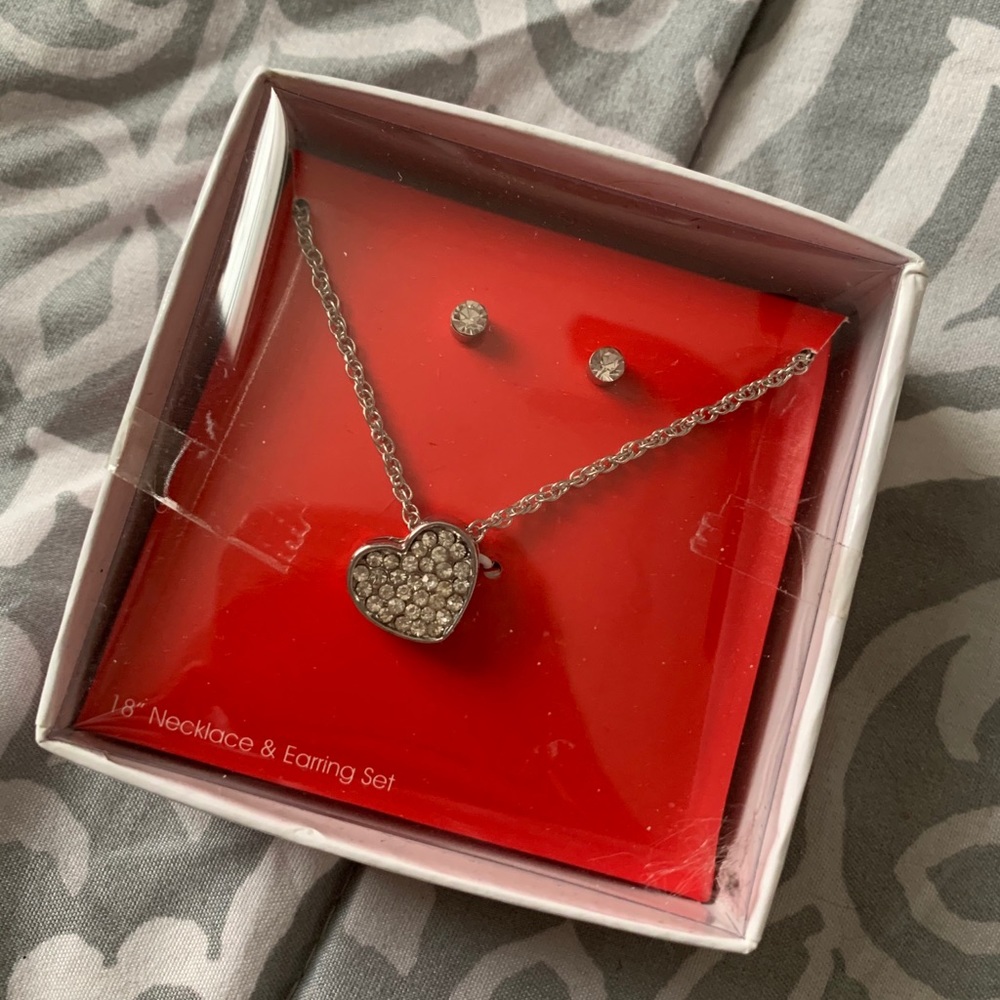 New necklace & earring set